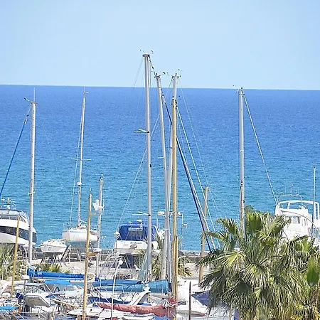 Nicolaides Sea View Apartman *