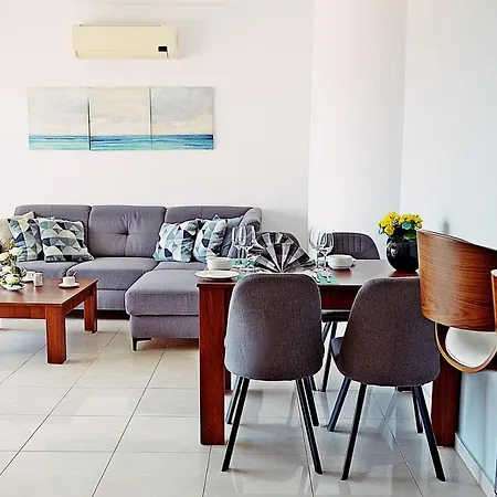 Nicolaides Sea View Apartman *