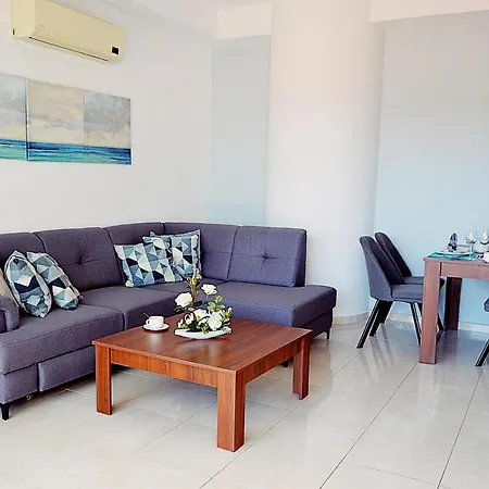 Nicolaides Sea View Apartman *