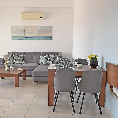 Nicolaides Sea View Apartment Larnaka