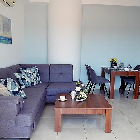 Nicolaides Sea View Apartman *